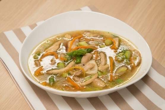 Суп куриный с грибами и спаржей «По-петелински». 
