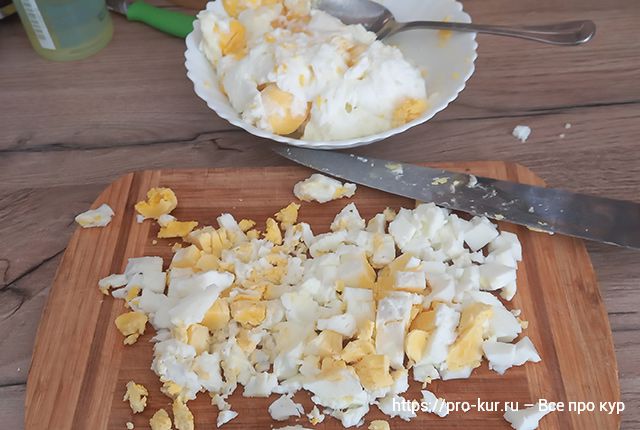Как сварить свежие яйца и не чистить скорлупу